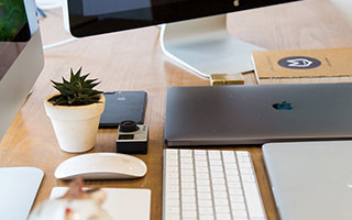 意甲媒体透露：从西汉姆联签下菲尔克鲁格后，AC米兰目前正计划补强边路阵容